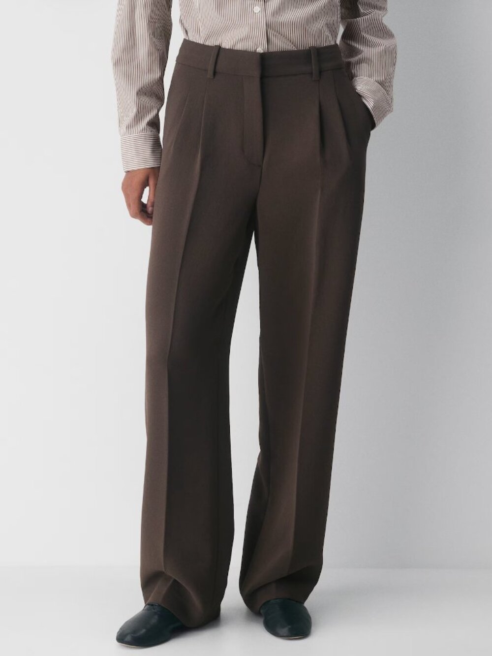 Aritzia Effortless Pant in Chocolate Brown